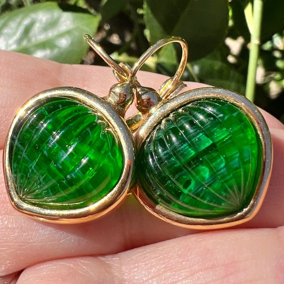 VINTAGE GRIPOIX FLUTED MELON CARVED GREEN GLASS LARGE DANGLE LEVERBACK EARRINGS